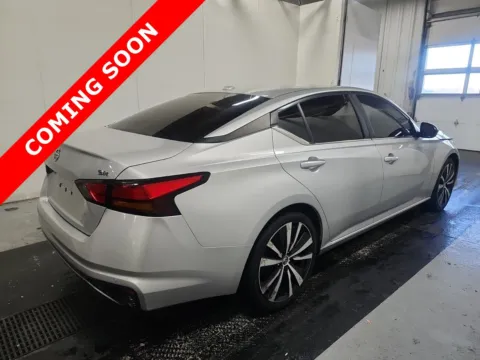 More photos of 2022 Nissan Altima 2.5 SR at Auto Boutique Ohio, OH