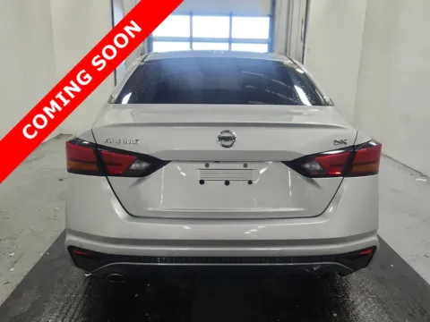 More photos of 2022 Nissan Altima 2.5 SR at Auto Boutique Ohio, OH