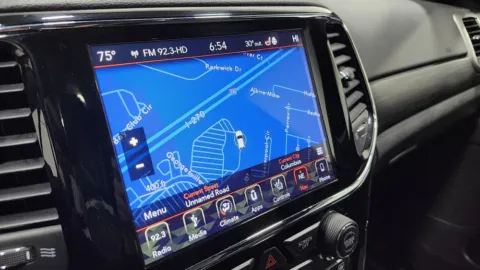 More photos of 2019 Jeep Grand Cherokee Altitude at Auto Boutique Ohio, OH