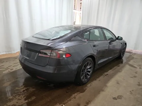 More photos of 2020 Tesla Model S Long Range at Auto Boutique Ohio, OH