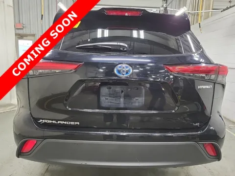 More photos of 2022 Toyota Highlander Hybrid LE at Auto Boutique Ohio, OH