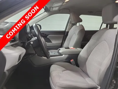 More photos of 2022 Toyota Highlander Hybrid LE at Auto Boutique Ohio, OH