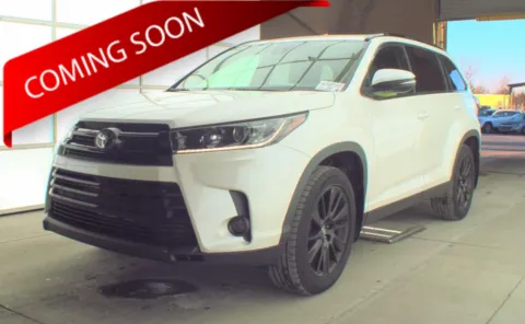 White 2019 Toyota Highlander SE for sale in Columbus, OH