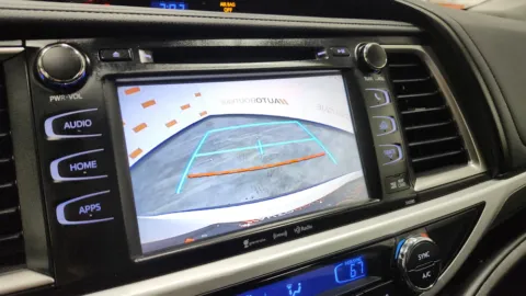 More photos of 2019 Toyota Highlander SE at Auto Boutique Ohio, OH