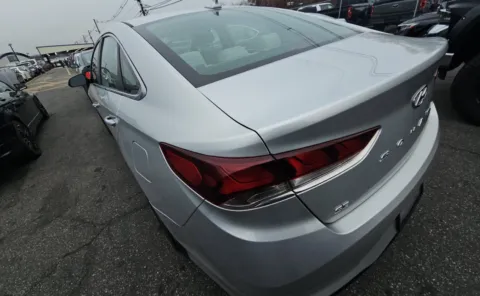 More photos of 2018 Hyundai Sonata SE at Auto Boutique Ohio, OH