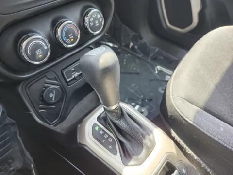 More photos of 2017 Jeep Renegade Sport at Auto Boutique Ohio, OH