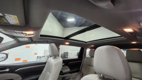 Photos of 2018 Toyota Highlander Limited Platinum for sale in Columbus, OH at Auto Boutique Ohio