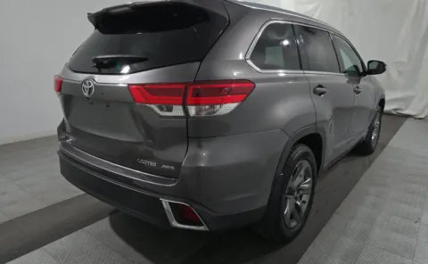 More photos of 2018 Toyota Highlander Limited Platinum at Auto Boutique Ohio, OH