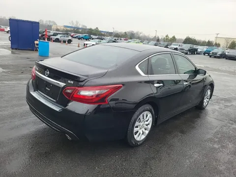 More photos of 2017 Nissan Altima 2.5 SR at Auto Boutique Ohio, OH