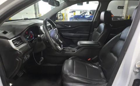 More photos of 2019 GMC Acadia SLT at Auto Boutique Ohio, OH