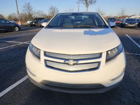 More photos of 2013 Chevrolet Volt at Auto Boutique Ohio, OH