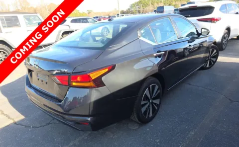 More photos of 2021 Nissan Altima 2.5 SV at Auto Boutique Ohio, OH