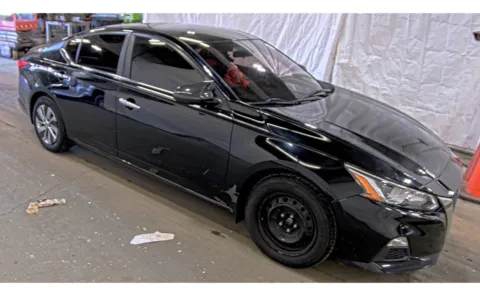 Another view of 2019 Nissan Altima 2.5 S for sale in Columbus, OH at Auto Boutique Ohio