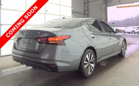 More photos of 2022 Nissan Altima 2.5 SV at Auto Boutique Ohio, OH