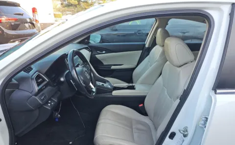 More photos of 2019 Honda Insight Touring at Auto Boutique Ohio, OH