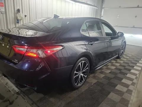 More photos of 2018 Toyota Camry Hybrid SE at Auto Boutique Ohio, OH