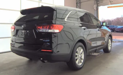 More photos of 2018 Kia Sorento LX at Auto Boutique Ohio, OH