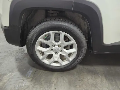 More photos of 2018 Jeep Renegade Latitude at Auto Boutique Ohio, OH