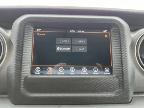 More photos of 2020 Jeep Gladiator Sport S at Auto Boutique Ohio, OH