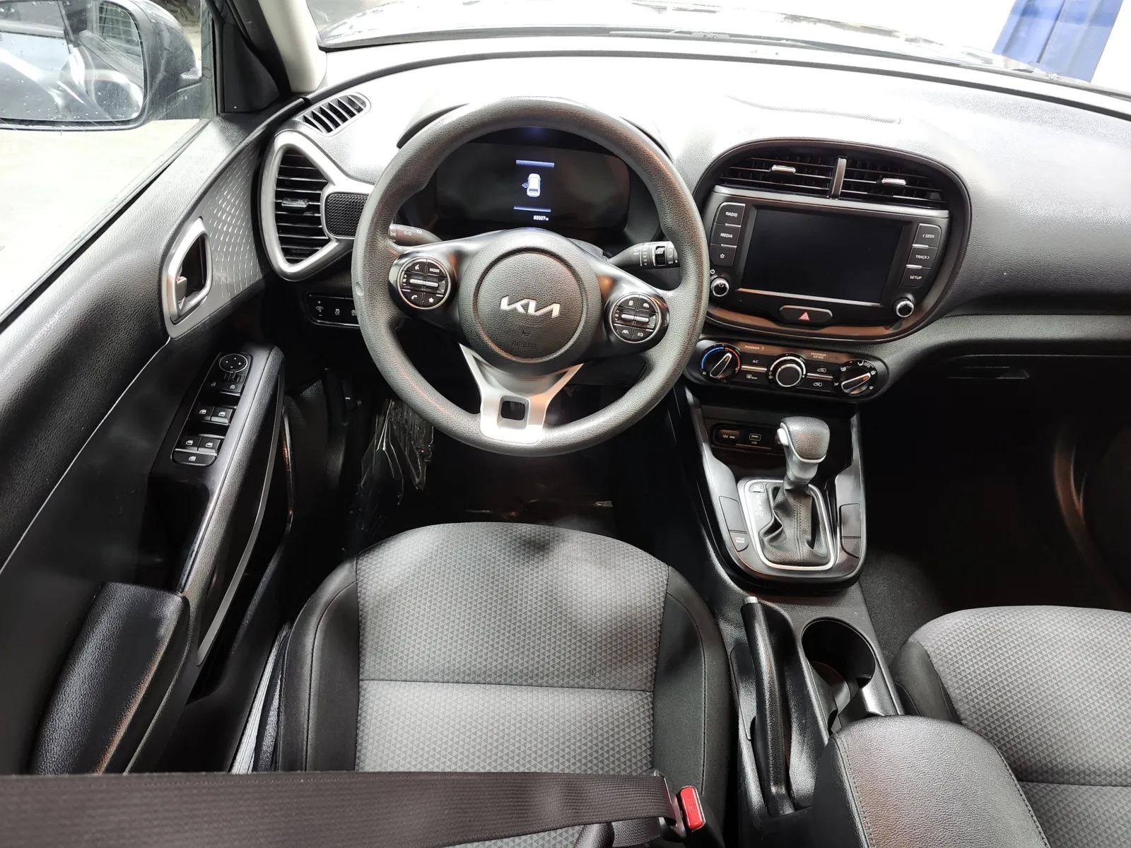 2023 Kia Soul LX - Photo 24