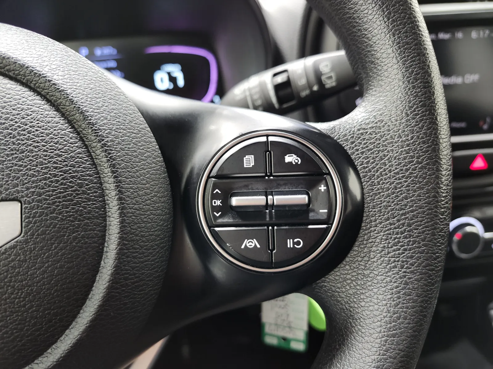 2023 Kia Soul LX - Photo 31