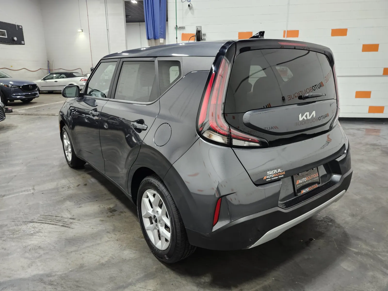 2023 Kia Soul LX - Photo 14