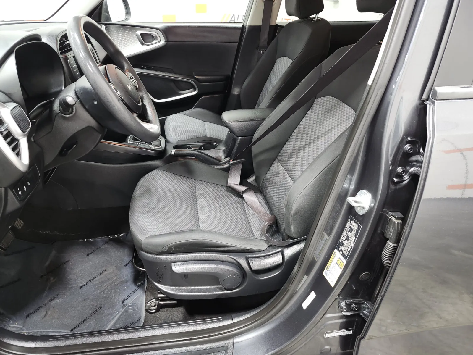 2023 Kia Soul LX - Photo 22