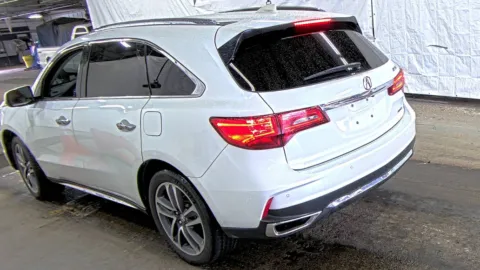 More photos of 2018 Acura MDX w/Advance/Entertainment Pkg at Auto Boutique Ohio, OH