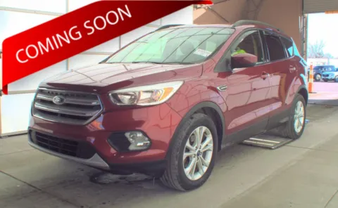 Red 2018 Ford Escape SE for sale in Columbus, OH