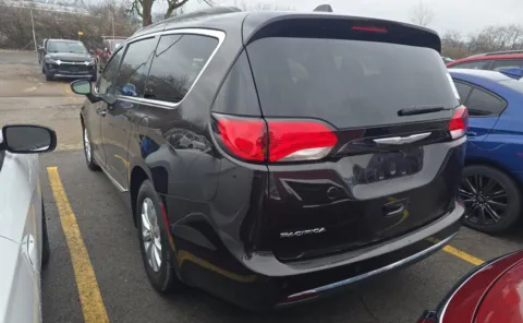 More photos of 2017 Chrysler Pacifica Touring-L at Auto Boutique Ohio, OH
