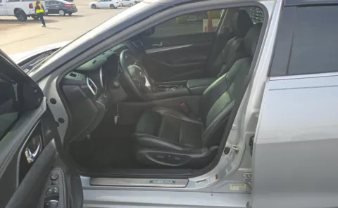 More photos of 2018 Nissan Maxima SL at Auto Boutique Ohio, OH