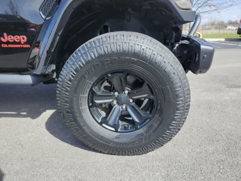 More photos of 2020 Jeep Gladiator Sport S at Auto Boutique Ohio, OH