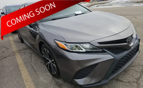 Gray 2018 Toyota Camry SE for sale in Columbus, OH