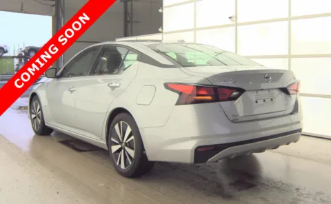 More photos of 2022 Nissan Altima 2.5 SV at Auto Boutique Ohio, OH