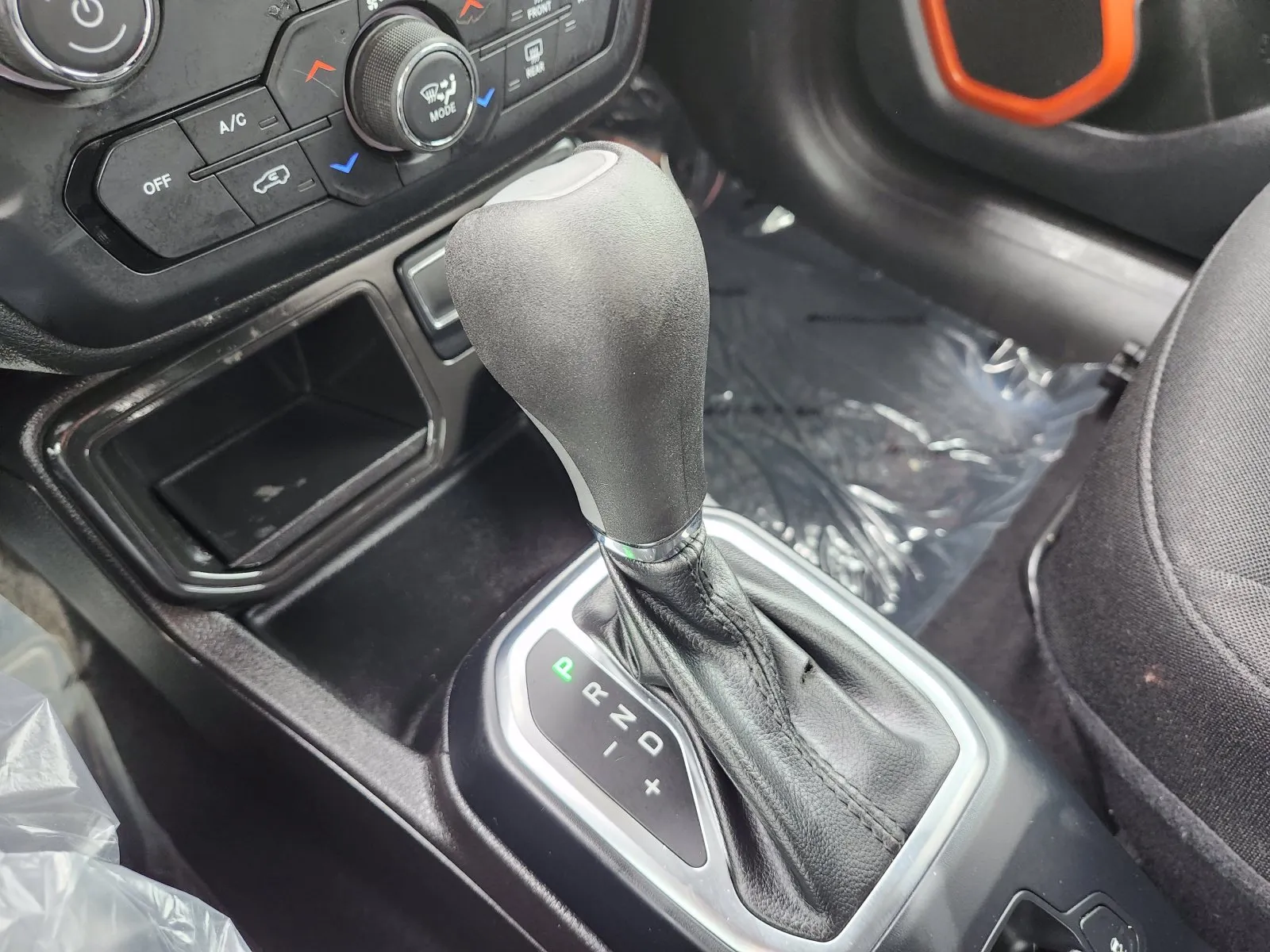 Jeep Renegade photo 28
