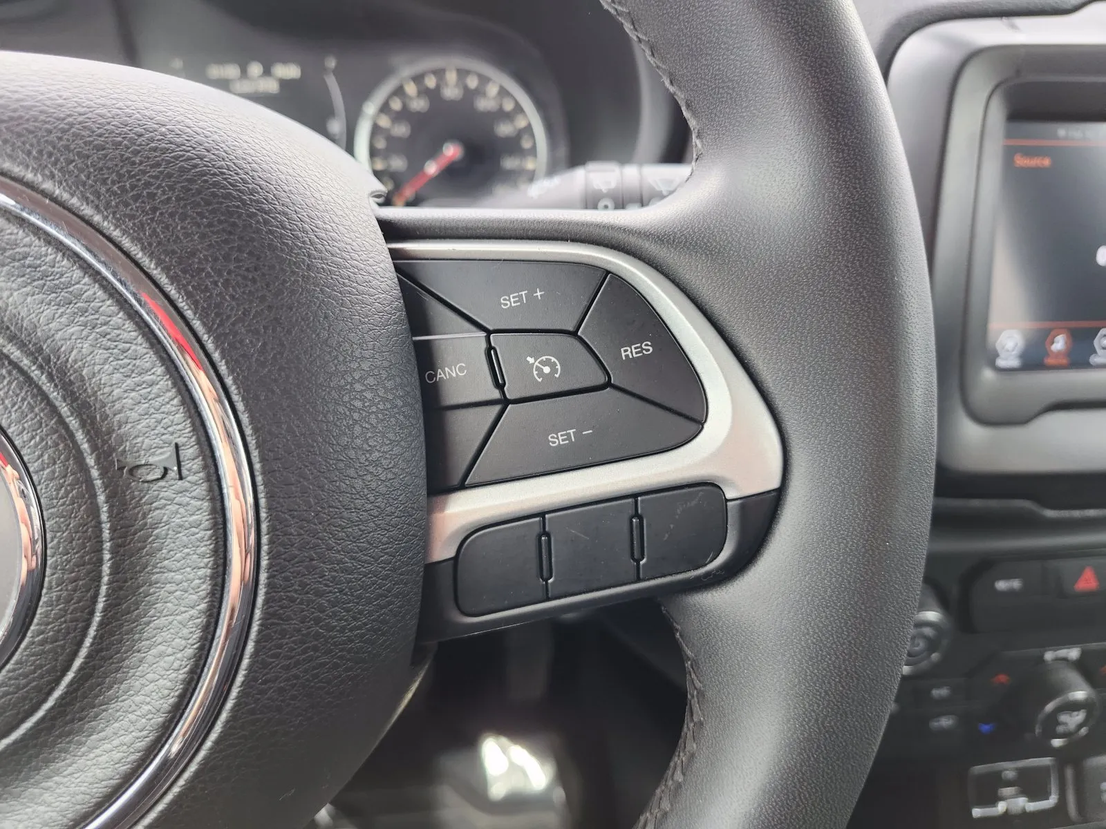 Jeep Renegade photo 29
