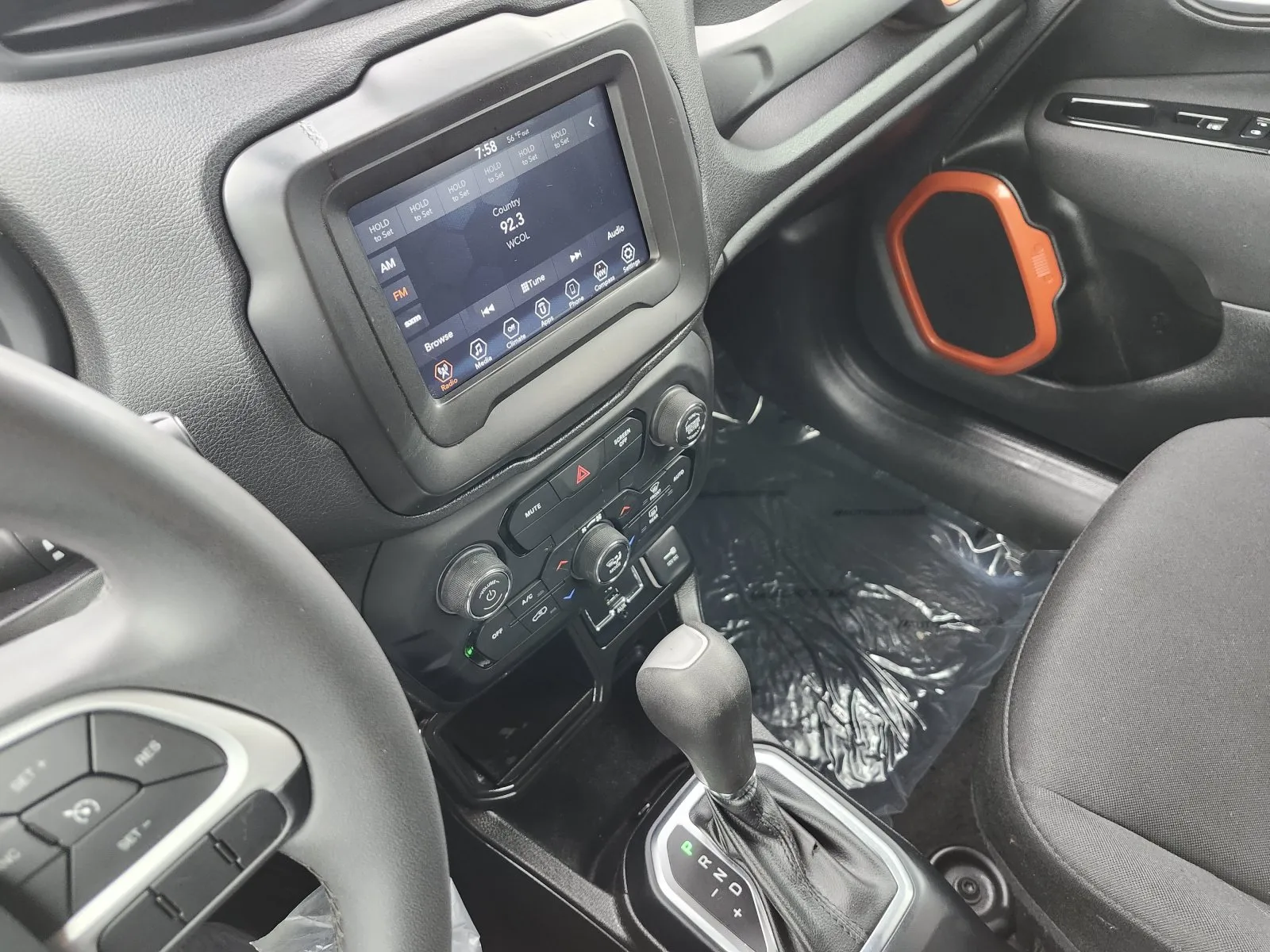 Jeep Renegade photo 25
