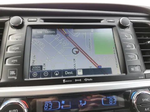 More photos of 2017 Toyota Highlander Limited at Auto Boutique Ohio, OH