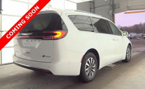 More photos of 2021 Chrysler Pacifica Hybrid Touring L at Auto Boutique Ohio, OH