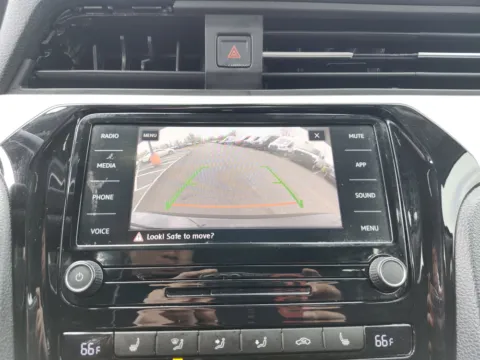 More photos of 2021 Volkswagen Passat 2.0T SE at Auto Boutique Ohio, OH