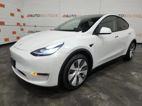 More photos of 2021 Tesla Model Y Long Range at Auto Boutique Ohio, OH