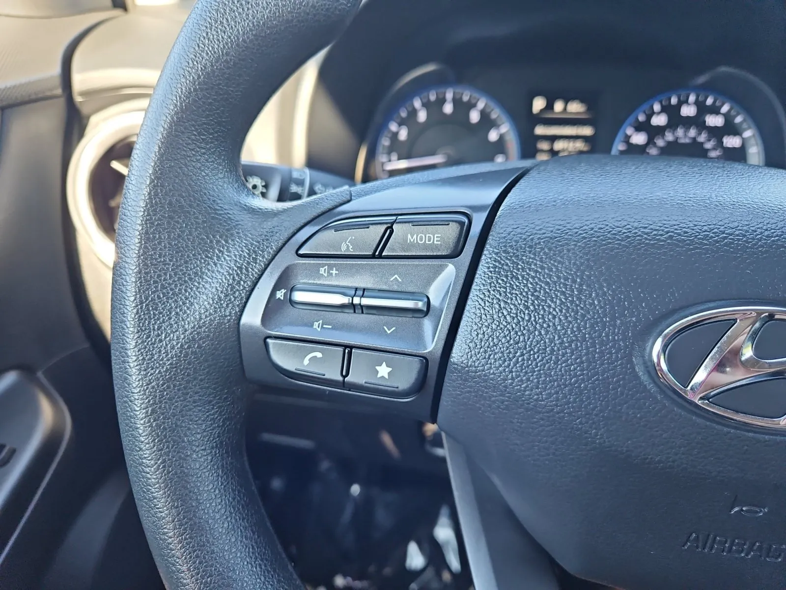 Hyundai Kona photo 24