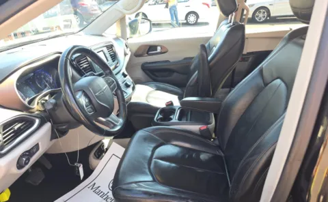 More photos of 2017 Chrysler Pacifica Touring-L at Auto Boutique Ohio, OH