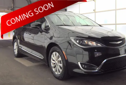 Black 2017 Chrysler Pacifica Touring-L for sale in Columbus, OH