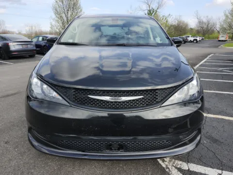 More photos of 2022 Chrysler Voyager LX at Auto Boutique Ohio, OH