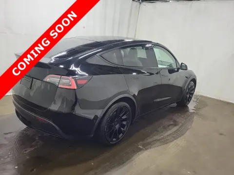 More photos of 2021 Tesla Model Y Standard Range at Auto Boutique Ohio, OH