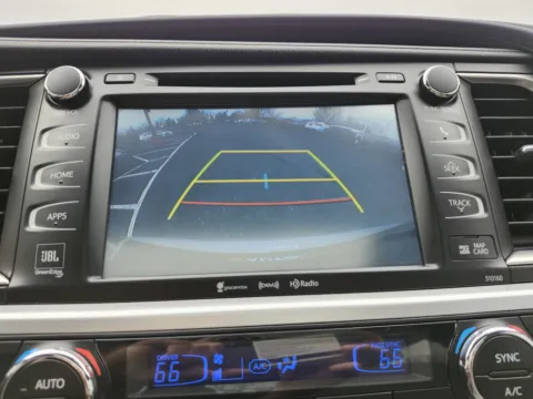 More photos of 2016 Toyota Highlander Limited at Auto Boutique Ohio, OH