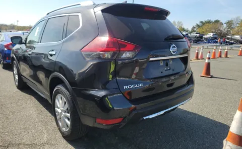 More photos of 2018 Nissan Rogue SV at Auto Boutique Ohio, OH