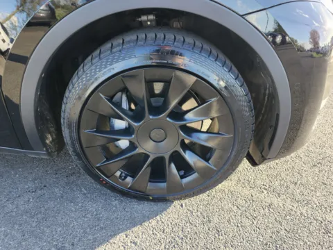 More photos of 2021 Tesla Model Y Long Range at Auto Boutique Ohio, OH