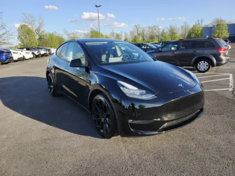 More photos of 2021 Tesla Model Y Long Range at Auto Boutique Ohio, OH